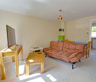 Broom Field, Lightwater, GU18 - Photo 1