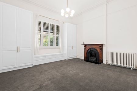 Timeless Charm Meets Modern Living in the Heart of Caulfield South - Photo 3