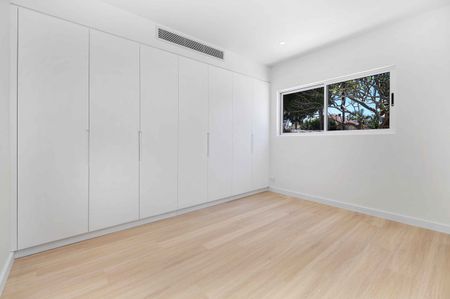 10 Mathewson Street, Eastgardens NSW 2036 - House For Rent | Domain - Photo 3