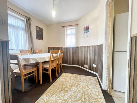 4 bedroom semi-detached house to rent - Photo 3