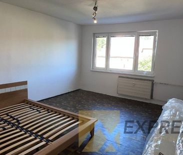 RK EXPRES - REZERVOVANÝ 1 izbový byt v Handlovej, pri LIDLI. – Fotografia 1