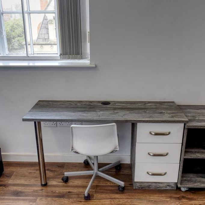 1 bedroom in a house share to rent - Photo 1