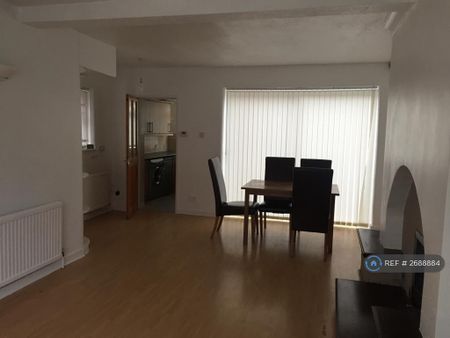 2 bedroom semi-detached house to rent - Photo 3