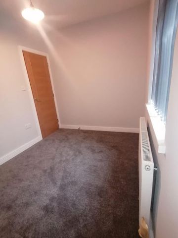 4 bedroom semi-detached house to rent - Photo 5