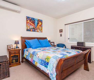 Privacy & Convenience in the Heart of Rosalie – Walk to Everything! - Photo 2