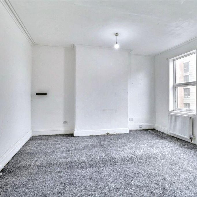 3 bedroom flat to rent - Photo 1