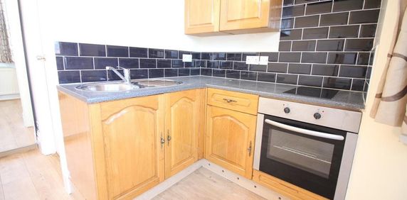 Hanworth Road, Hounslow - Photo 2