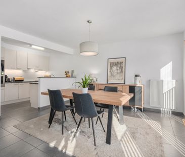 Appartement met twee kamers en ondergrondse autostaanplaats - Photo 4