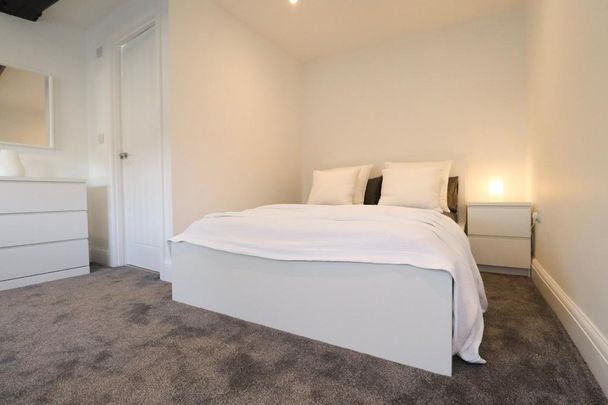 1 bedroom in a house share to rent - Photo 1