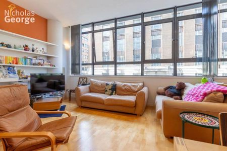 2 bedroom flat to rent - Photo 2
