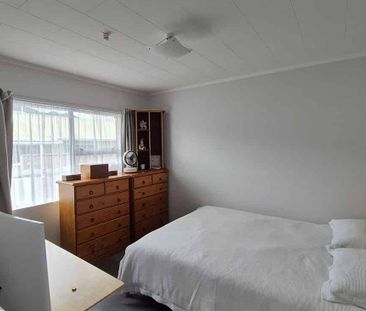 Charming 2-Bedroom with Entertainer’s Backyard - Photo 3