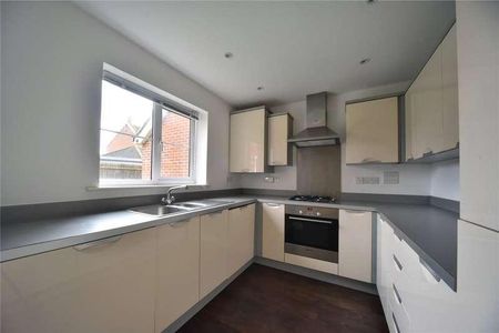 Larch Way, Red Lodge, Suffolk, IP28 - Photo 3