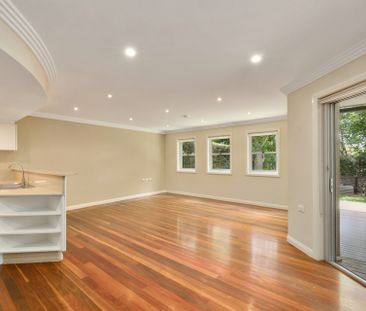Over 55's | Spacious Ground Floor Apartment with Large Deck & Gardens - Photo 2