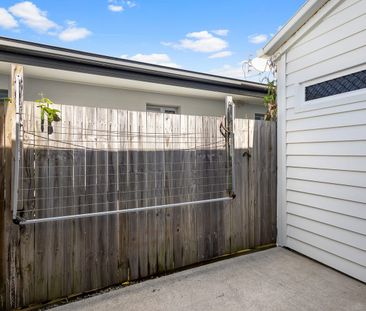 Modern Family Home, Freshly Painted & New Carpet - Photo 6
