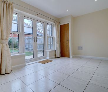 4 bedroom mid terraced house to rent, - Photo 3