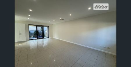 MODERN TOWNHOUSE - Photo 2