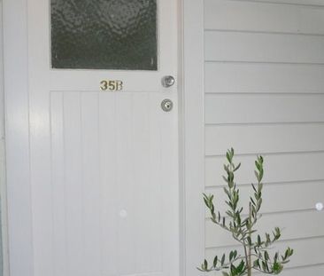 MODERN, EASY LIVING IN PRIME SUNNY LOCATION - Photo 6