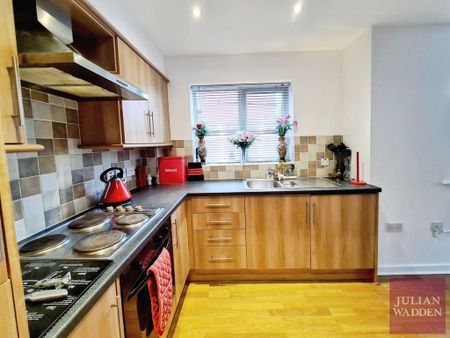 2 bedroom flat to rent - Photo 2