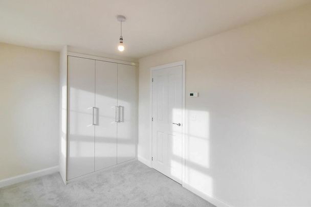 2 Bedroom House - Terraced - Photo 1