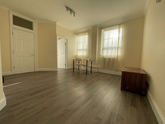 2 Bed Flat, Albert Road South, SO14 - Photo 1