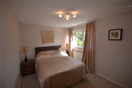 3 bedroom House in Winscombe, Berkshire - Photo 2