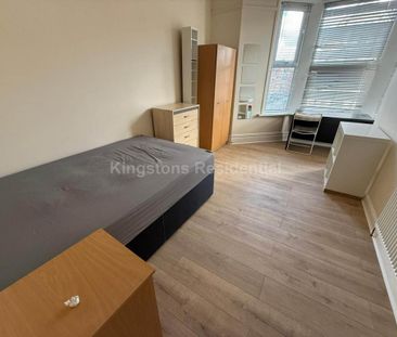 3 bedroom flat to rent - Photo 4