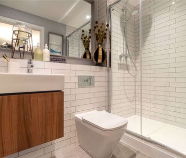 An exemplary apartment, meticulously designed and luxuriously appoi... - Photo 2