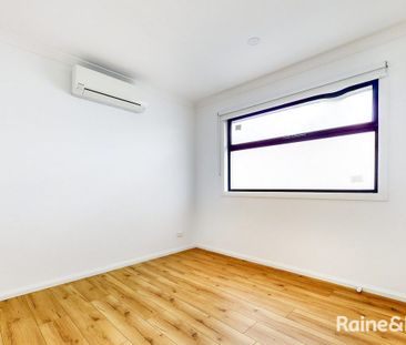 Big & Comfortable in Central Location - Photo 4