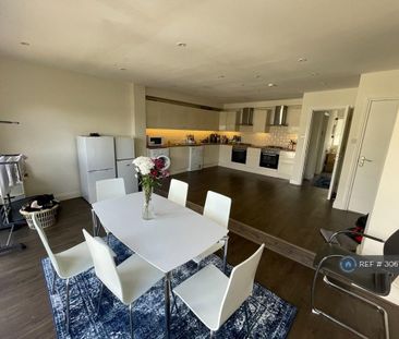1 bedroom in a house share to rent - Photo 1