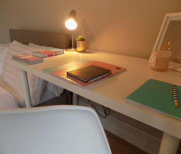 3 bedroom Flat To Let - Photo 5