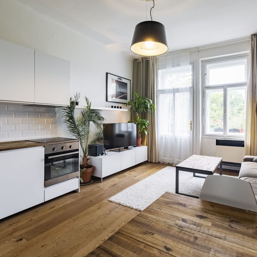 Pronájem bytu • 53 m² bez realitkynamesti generala Kutlvasra, Praha - Nusle - Photo 1