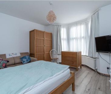 5 bedroom semi-detached house to rent - Photo 3