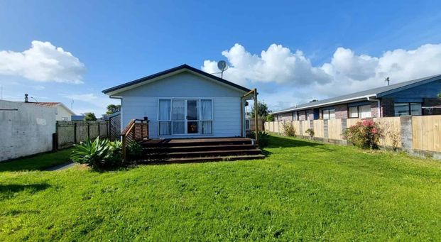 Three Bedroom Family home in Bell Block - Photo 1