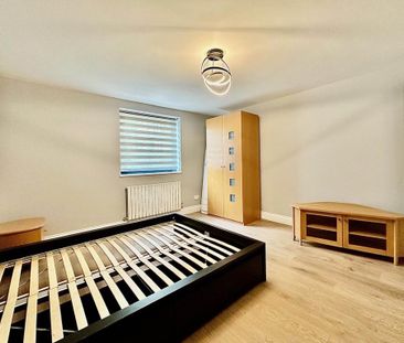 3 bedroom flat to rent - Photo 3