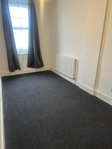 4 Bed Flat, High Road Leytonstone, E11 - Photo 3