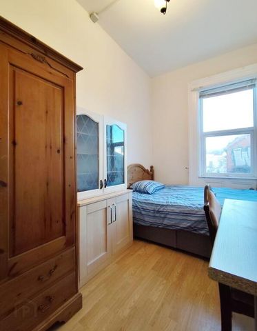 One Double Bedroom Available, 5 Magdala Street, Room D, Belfast, BT7 1PU - Photo 4