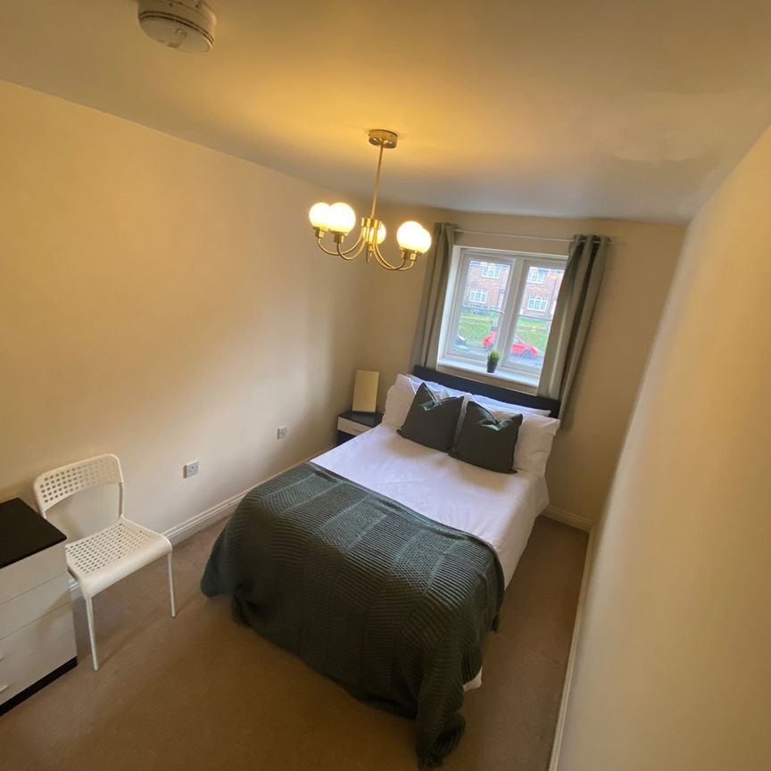 Eastleigh - 6 bed professional houseshare - Photo 1