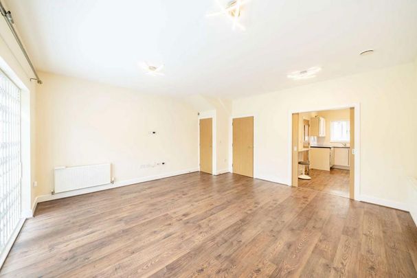 4 bedroom detached house to rent - Photo 1