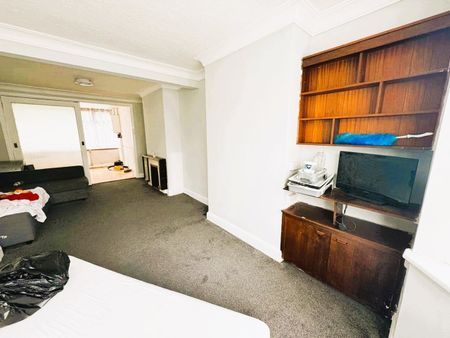 3 Bed Terraced House, Kenton Lane, HA3 - Photo 4