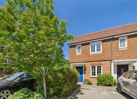 2 bedroom end of terrace house to rent - Photo 2