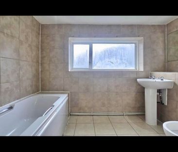 2 Bed Flat, Michigan Avenue, E12 - Photo 3