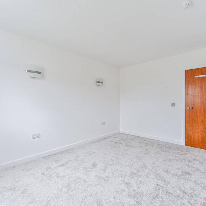 3 bedroom flat to rent - Photo 1