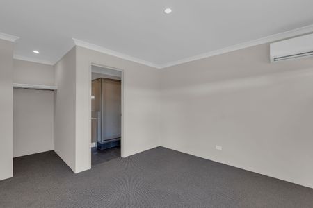 Brand New 4 x 2 Family Home in Baldivis - Photo 3