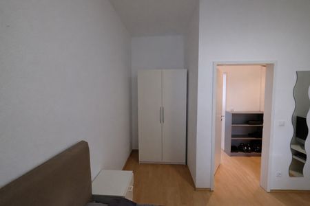 Möblierte 2-Zimmer-Wohnung mit Balkon in unmittelbarer Nähe zum Helios-Klinikum und zur Hochschule! - Photo 4