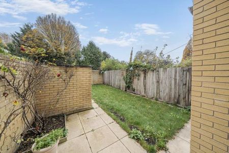 3 bedroom terraced house to rent - Photo 4