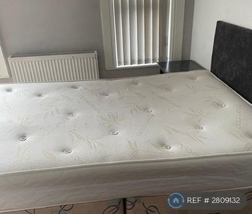 4 bedroom semi-detached house to rent - Photo 1