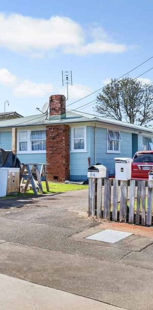 Excellent Location - Rent Includes Water - Photo 1