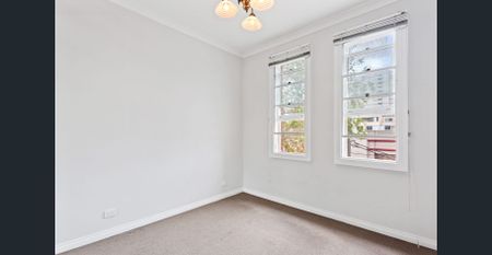 Prime inner-city location with excellent transport links - Photo 2