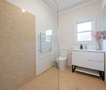 Immaculate Renovated Cottage - Photo 6