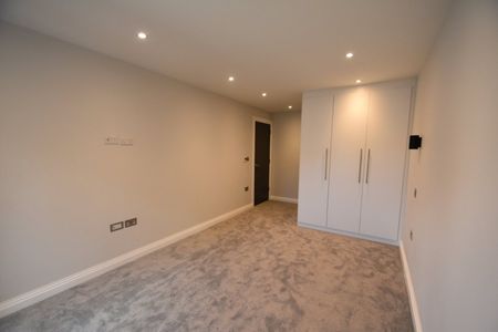 Oak End Way, Gerrards Cross, Buckinghamshire,SL9 - Photo 4